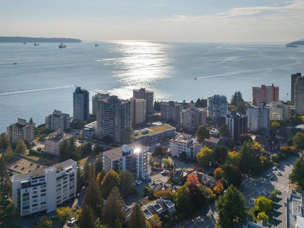 Bellevue - Photo 5 of 26