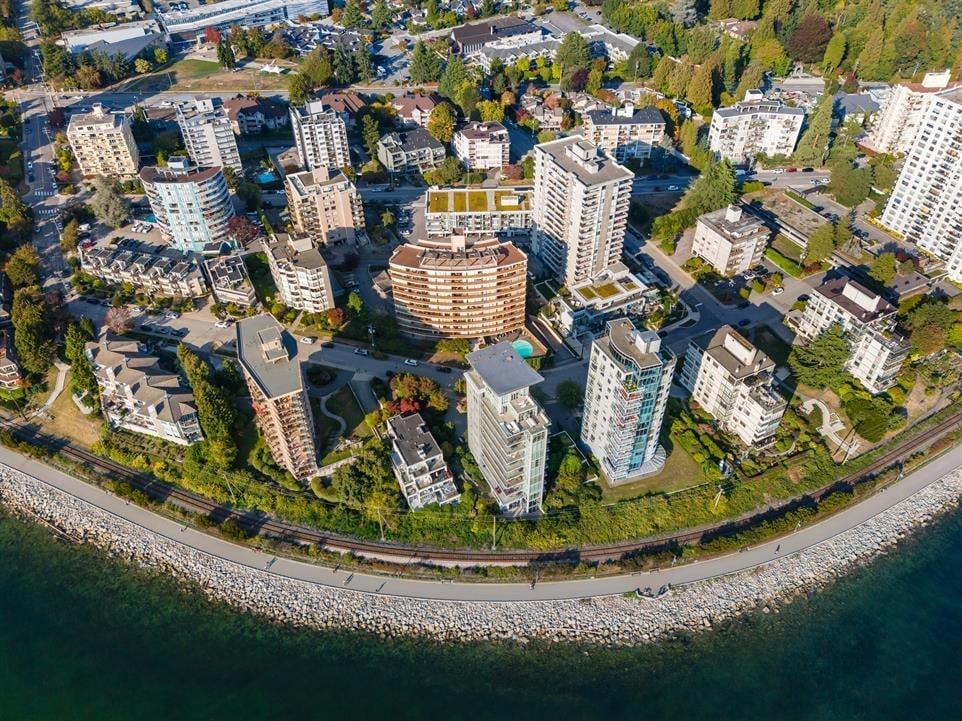 Bellevue - Photo 6 of 26