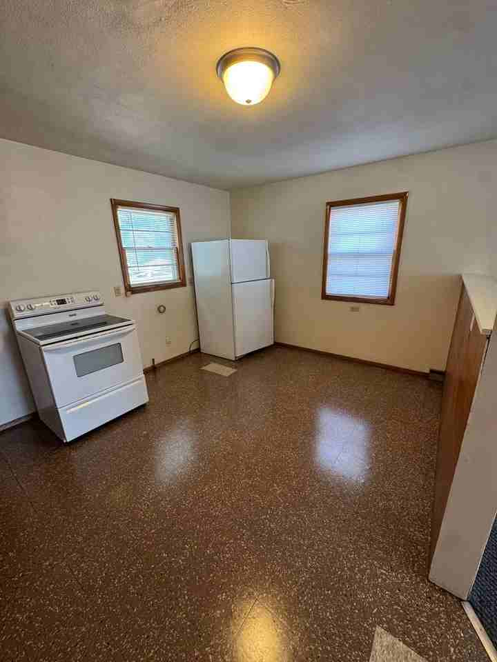 731 Avenue C - Photo 2 of 7