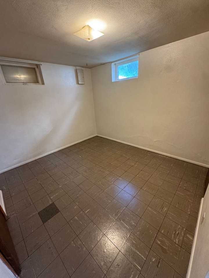 731 Avenue C - Photo 6 of 7