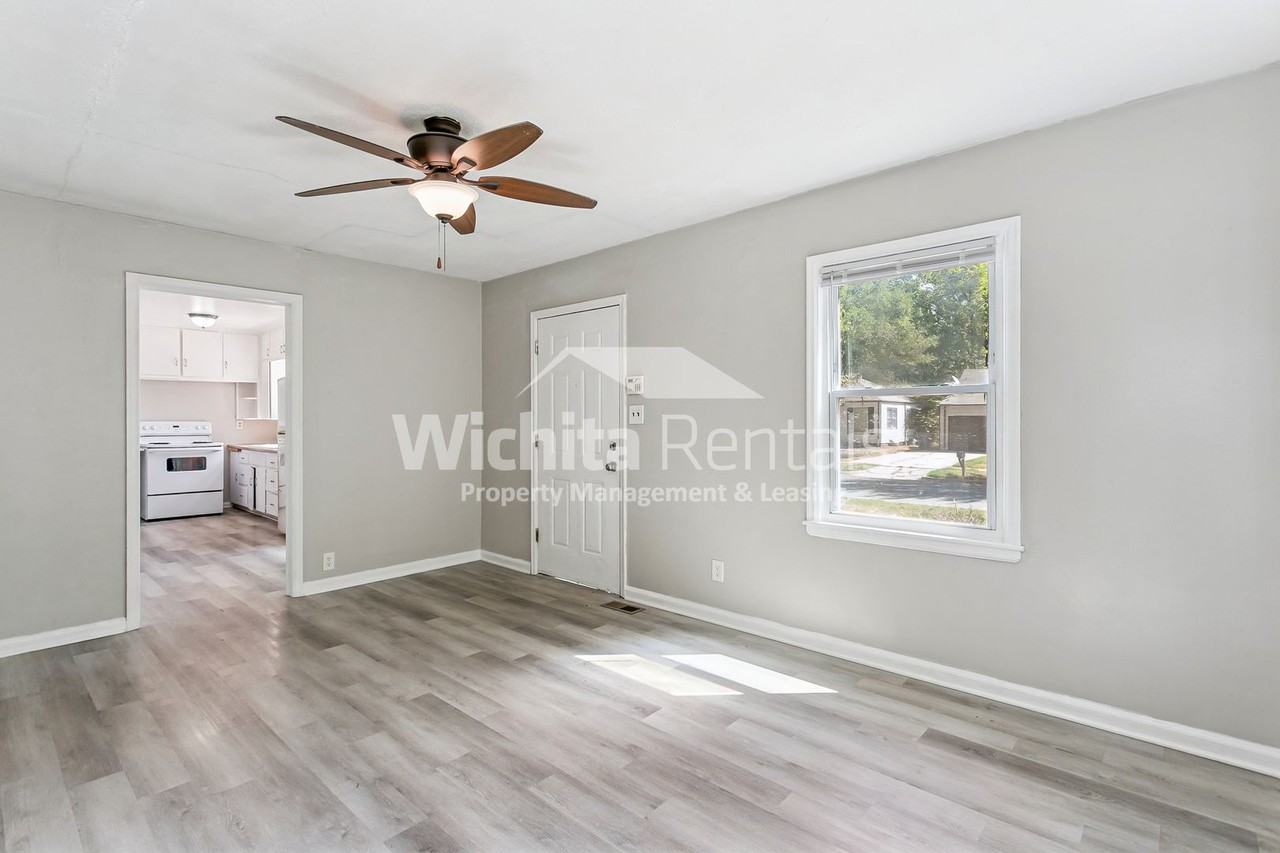 1123 N Dellrose Ave - Photo 3 of 14