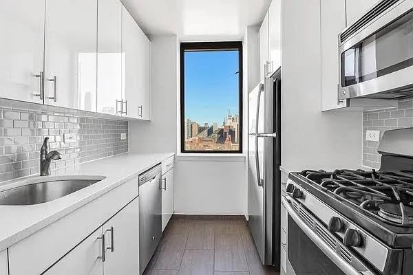 West 43rd Street #11J - Photo 3 of 5