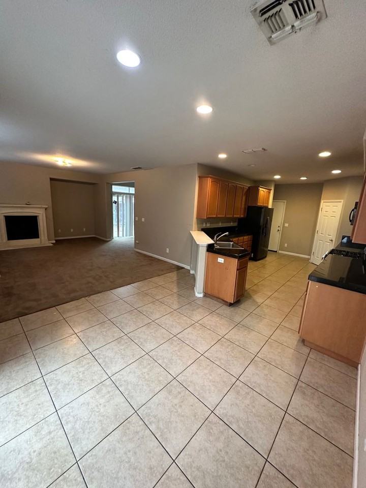 2161 Chapman Oak Dr - Photo 3 of 17
