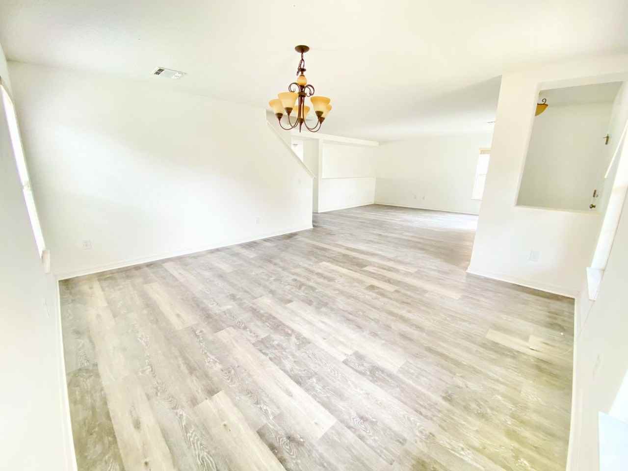 13631 Phoenix Dr - Photo 5 of 50