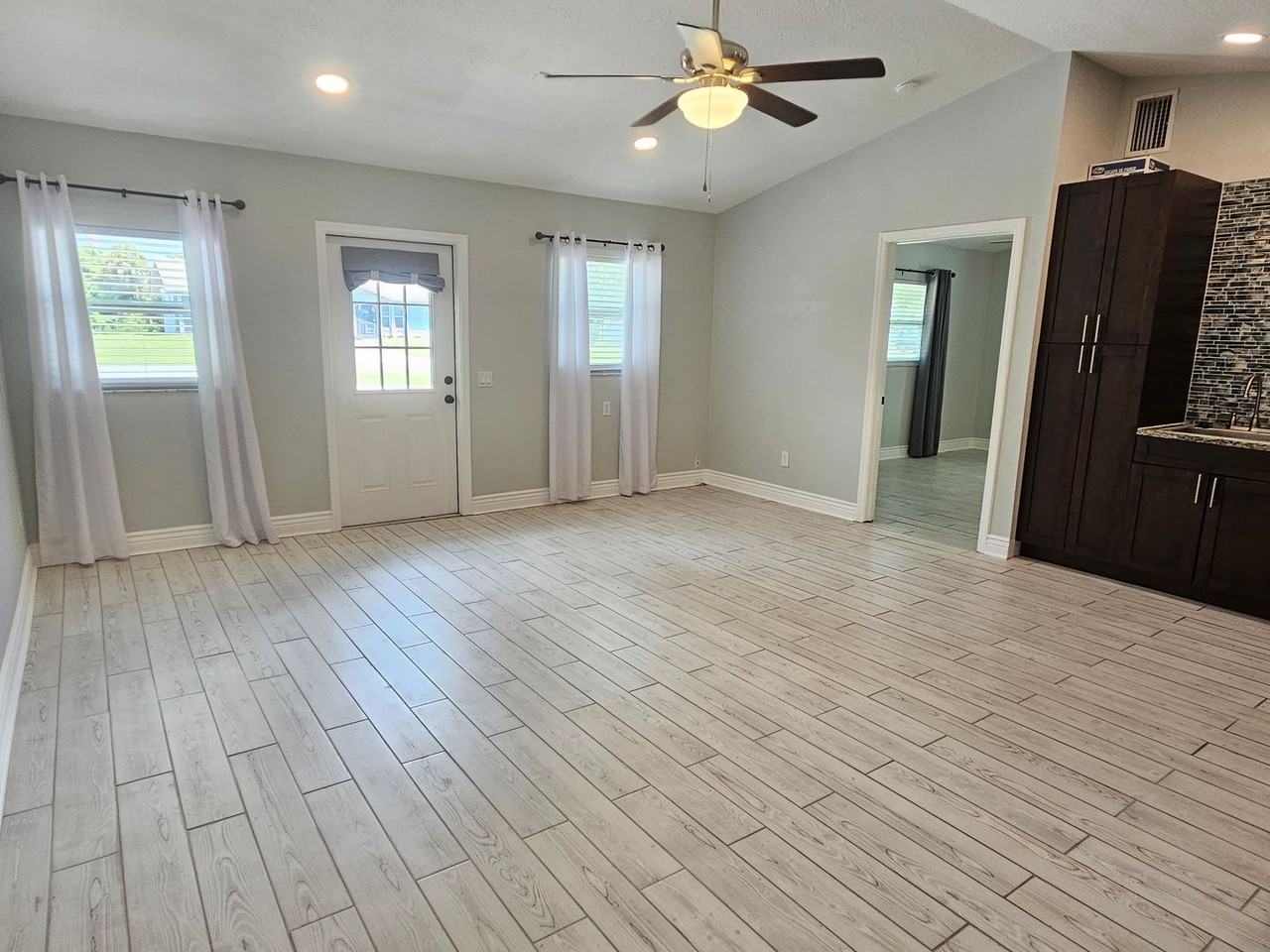 5042 Linda St #A - Photo 4 of 25