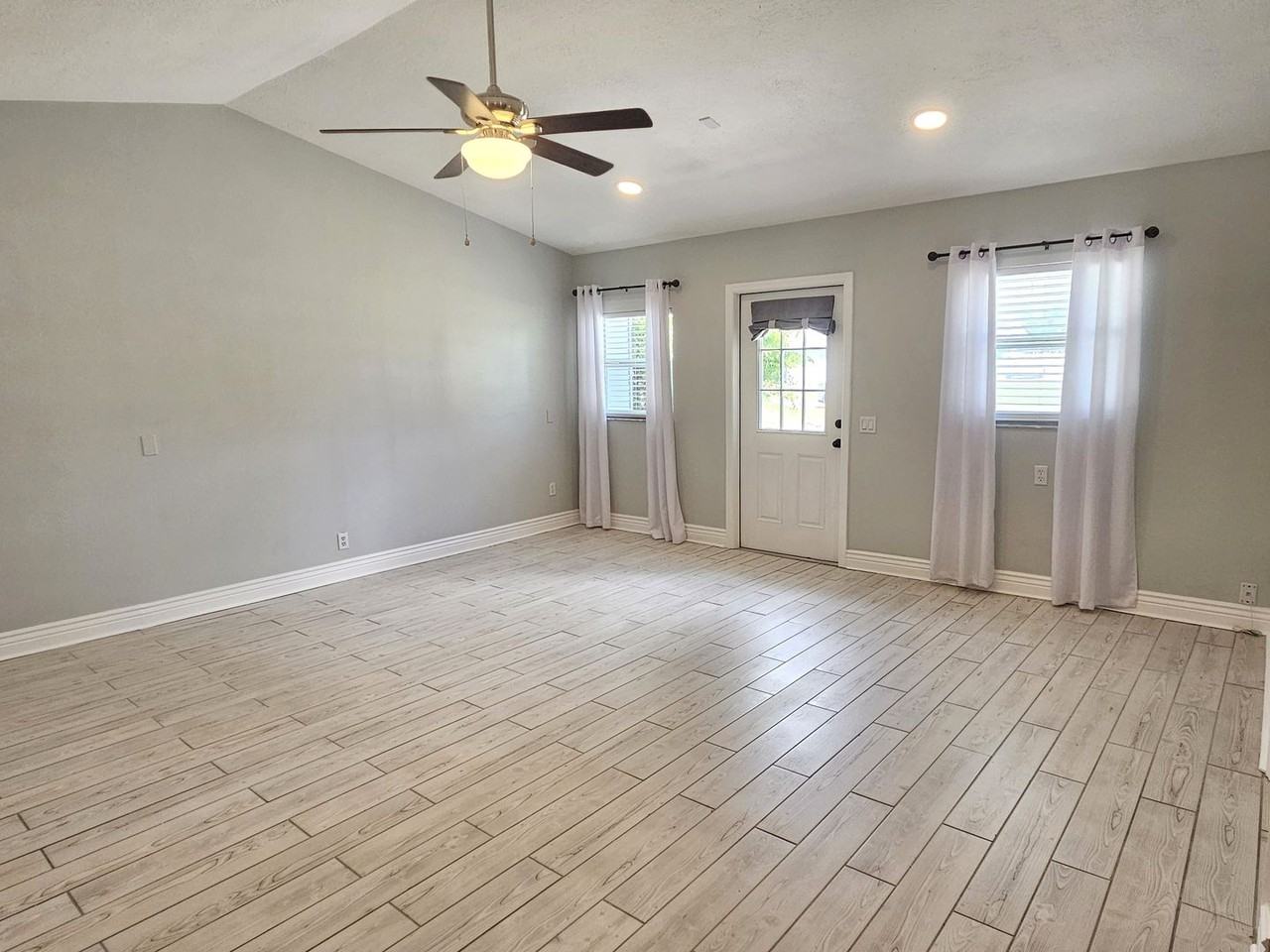 5042 Linda St #A - Photo 5 of 25