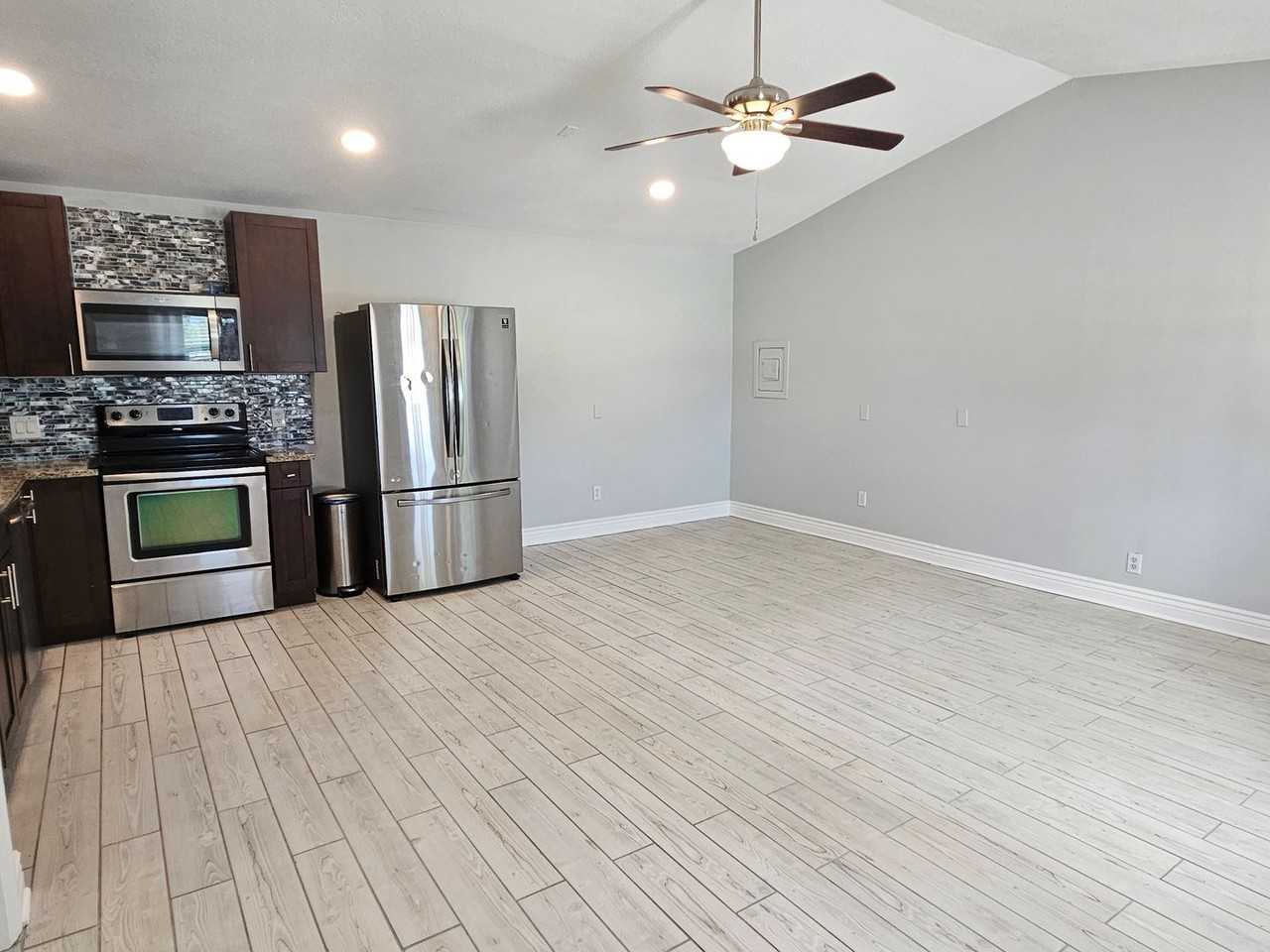 5042 Linda St #A - Photo 6 of 25