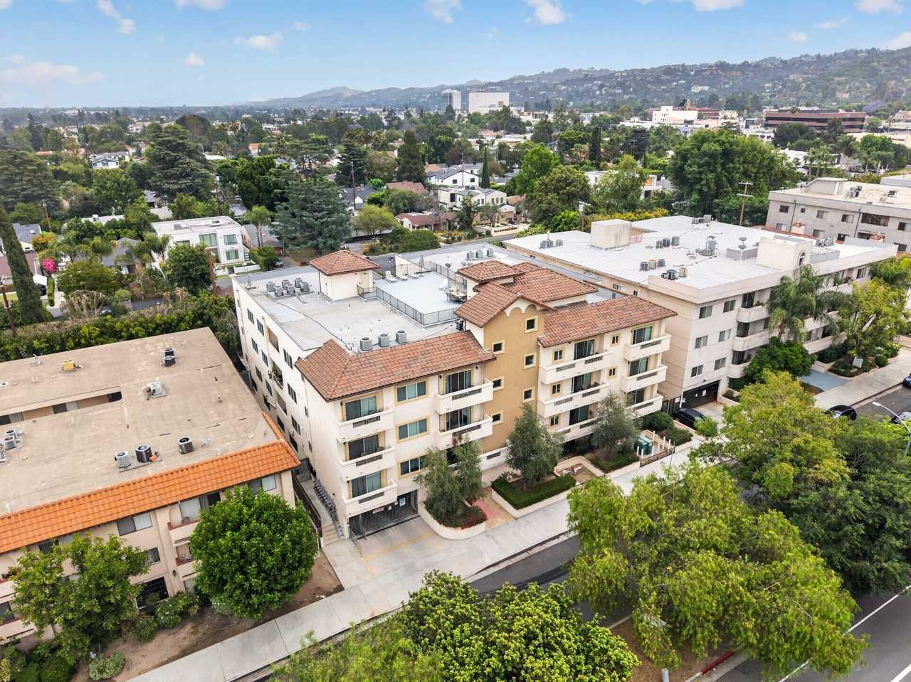 4742 Sepulveda Blvd - Photo 2 of 18