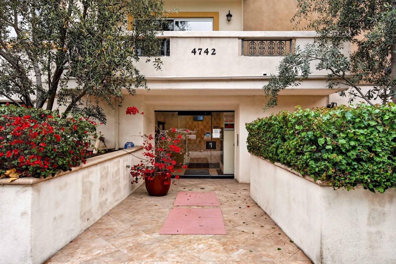 4742 Sepulveda Blvd - Photo 3 of 18