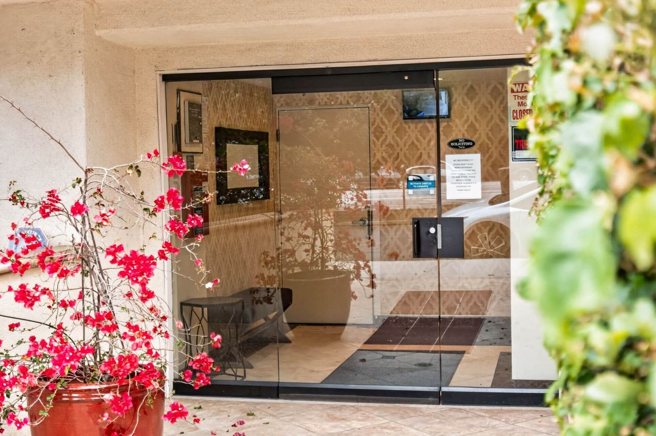 4742 Sepulveda Blvd - Photo 4 of 18