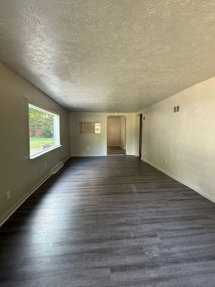 52626 Hastings St - Photo 2 of 10