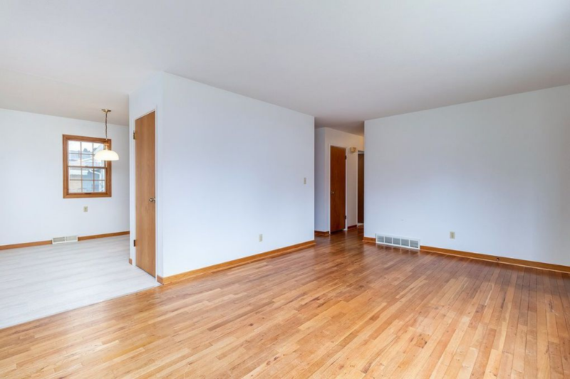 2356 Hawthorne Ct - Photo 3 of 15