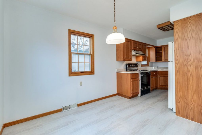 2356 Hawthorne Ct - Photo 4 of 15