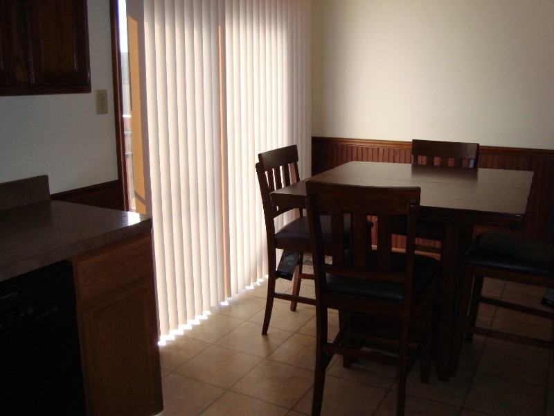 562 Canterbury Rd - Photo 3 of 26
