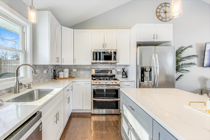 29W081 Donald Ave - Photo 4 of 19