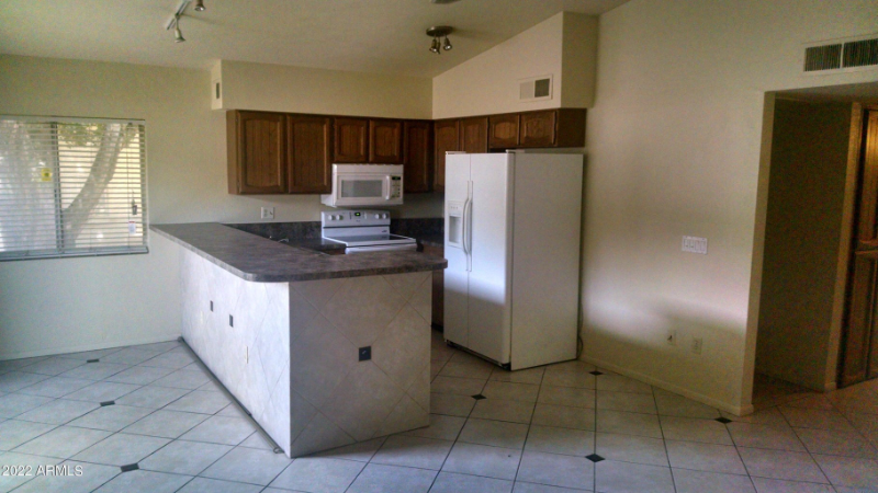 904 W Malibu Dr - Photo 5 of 15