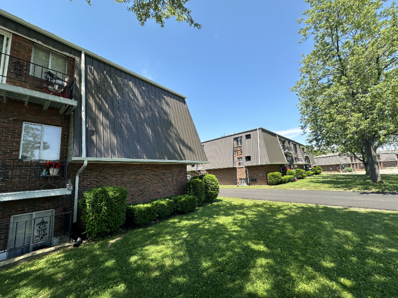 1520 Spruce Ave #10-1 - Photo 2 of 11