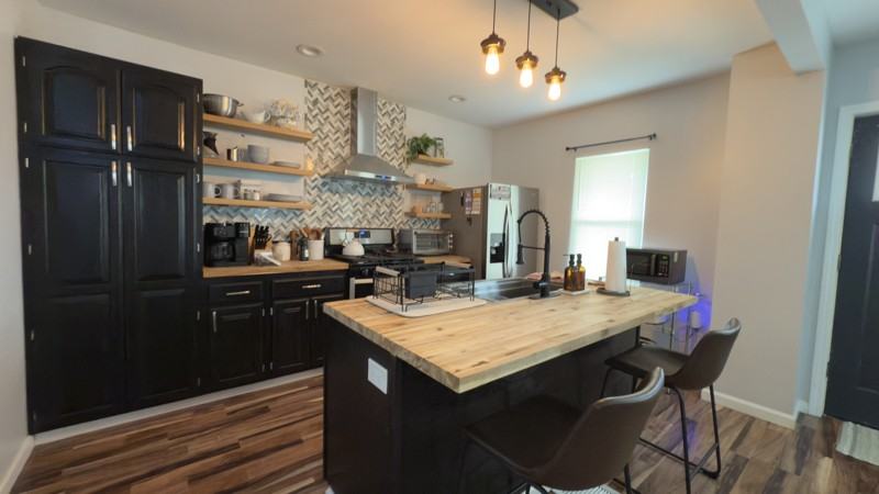 2215 Maynard Ave - Photo 2 of 10