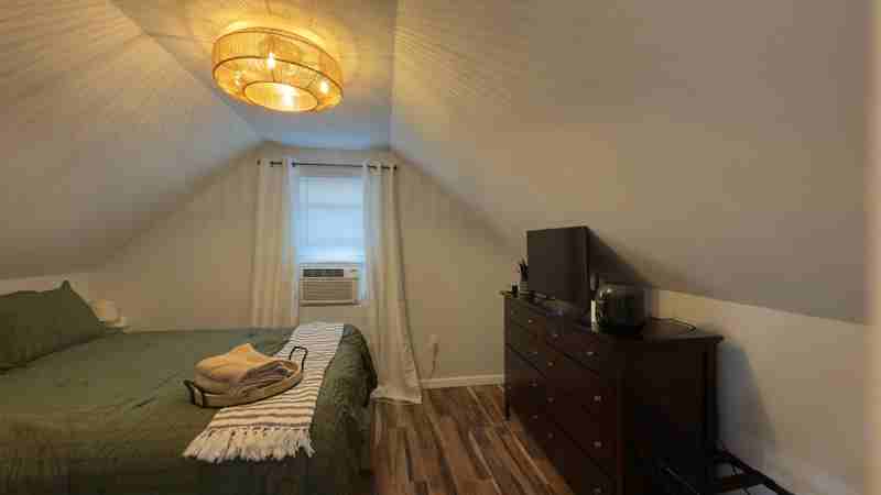 2215 Maynard Ave - Photo 3 of 10