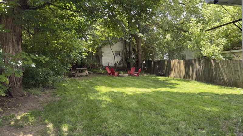 2215 Maynard Ave - Photo 6 of 10