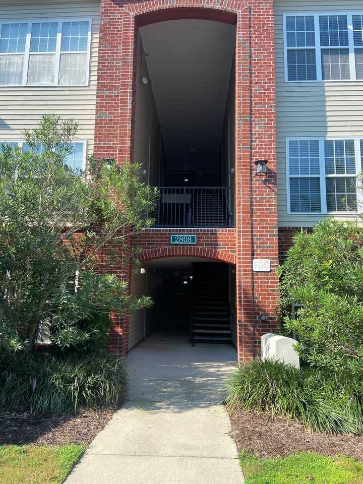 2808 Bloomfield Ln - Photo 2 of 22