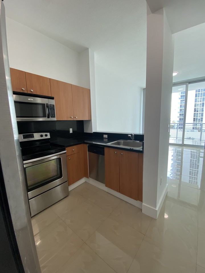 2200 Northeast 4th Avenue #604 - Photo 4 of 16