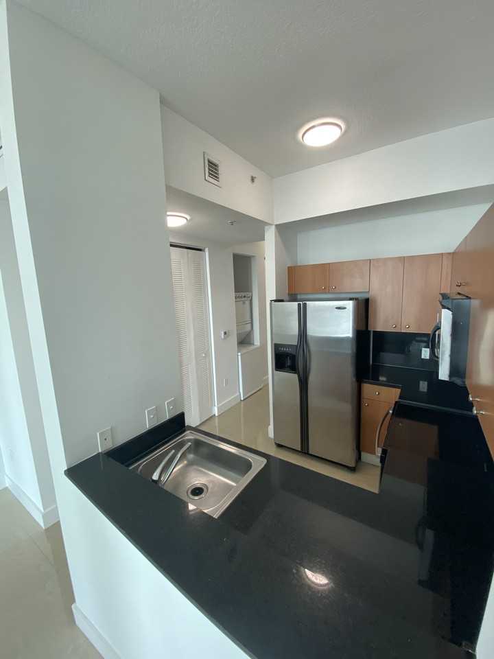 2200 Northeast 4th Avenue #604 - Photo 5 of 16