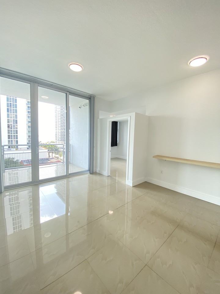 2200 Northeast 4th Avenue #604 - Photo 6 of 16