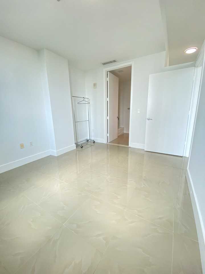 2200 Northeast 4th Avenue #604 - Photo 7 of 16