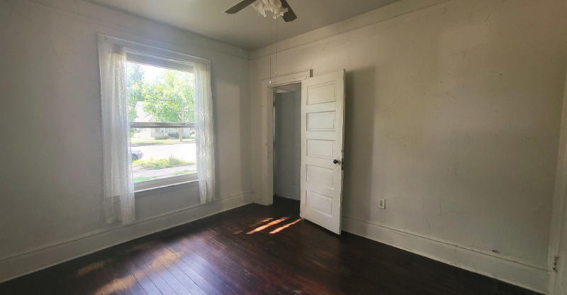 1421 N Corona St - Photo 3 of 9