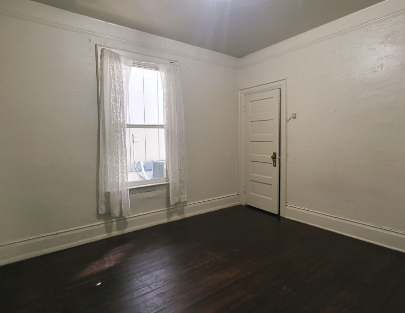 1421 N Corona St - Photo 4 of 9