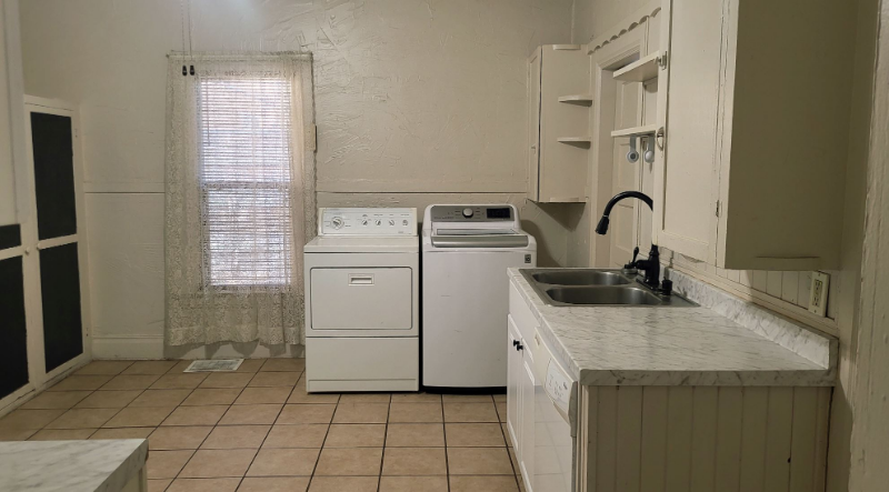 1421 N Corona St - Photo 6 of 9