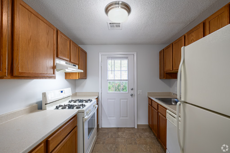 401 Talcottville Rd - Photo 5 of 7