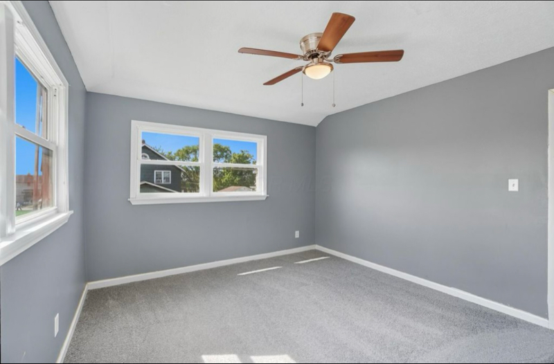 1084 Peters Ave - Photo 2 of 5