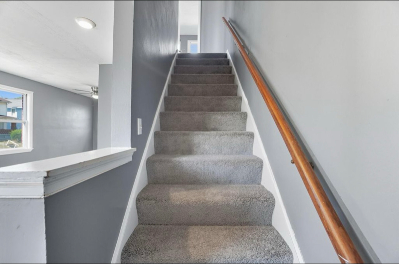 1084 Peters Ave - Photo 3 of 5