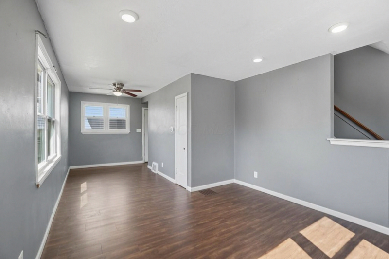1084 Peters Ave - Photo 4 of 5
