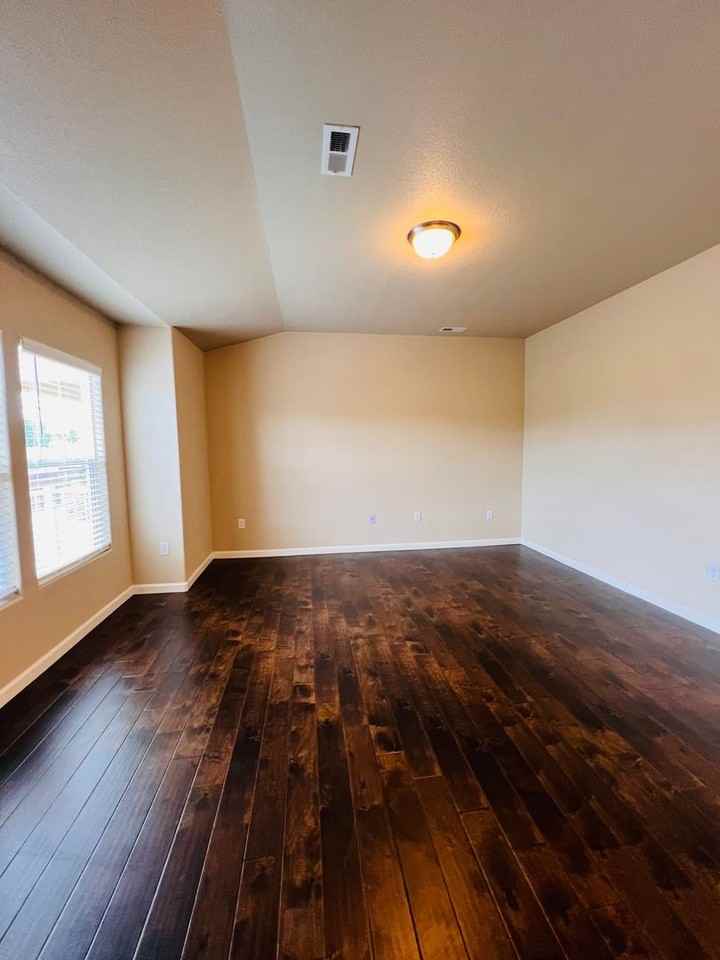 5640 Shamrock Hts - Photo 4 of 17