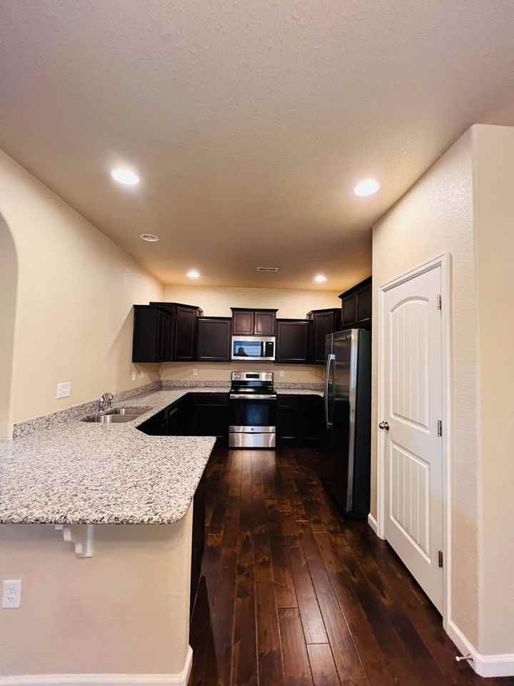 5640 Shamrock Hts - Photo 7 of 17