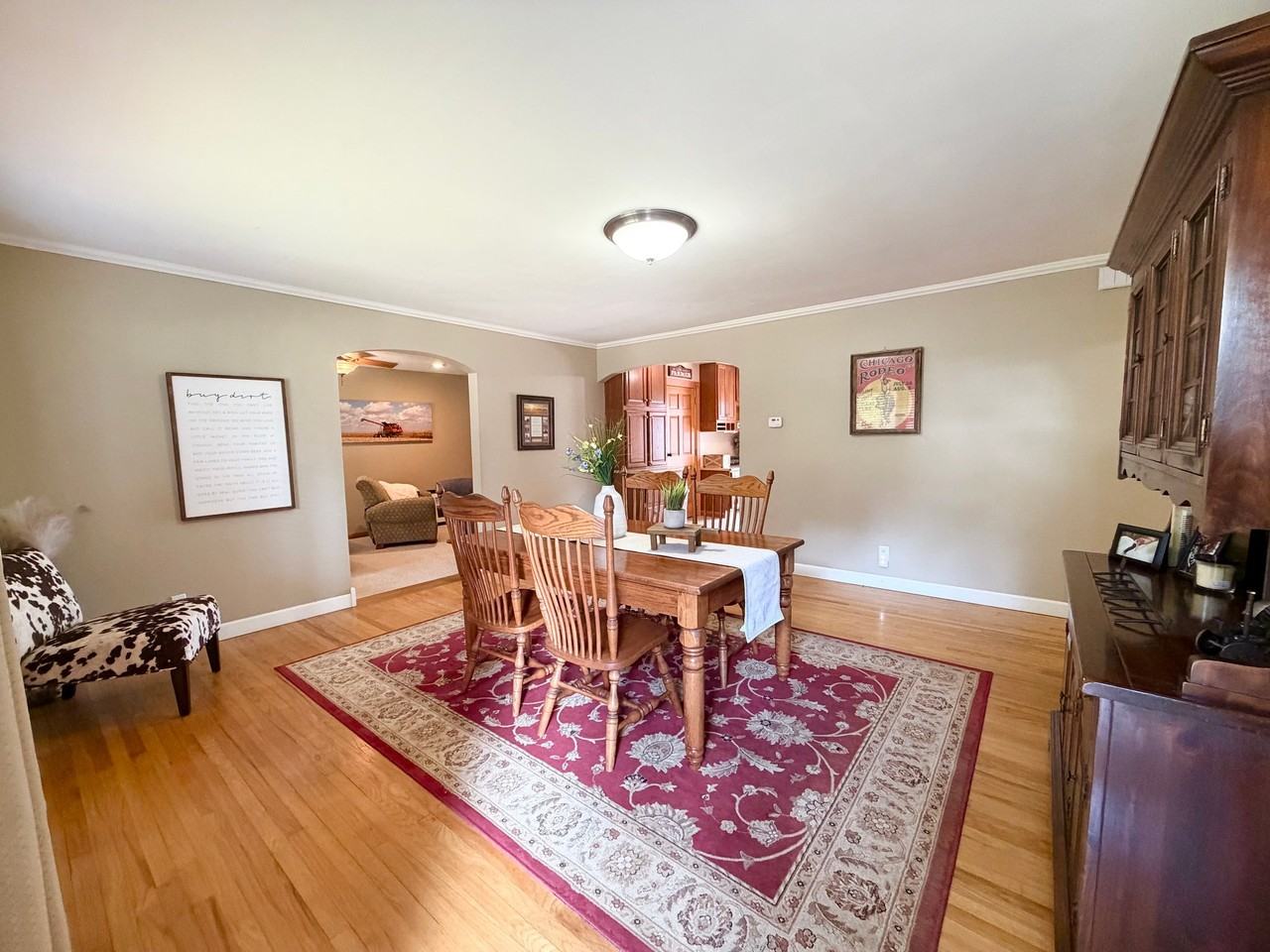 327 W Poplar St - Photo 3 of 21