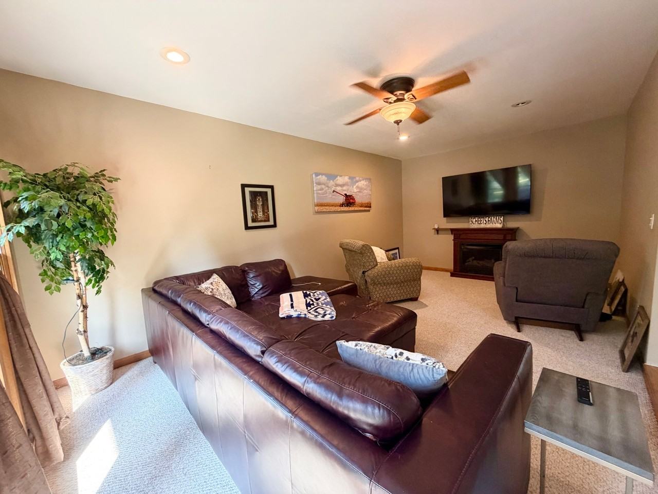 327 W Poplar St - Photo 6 of 21