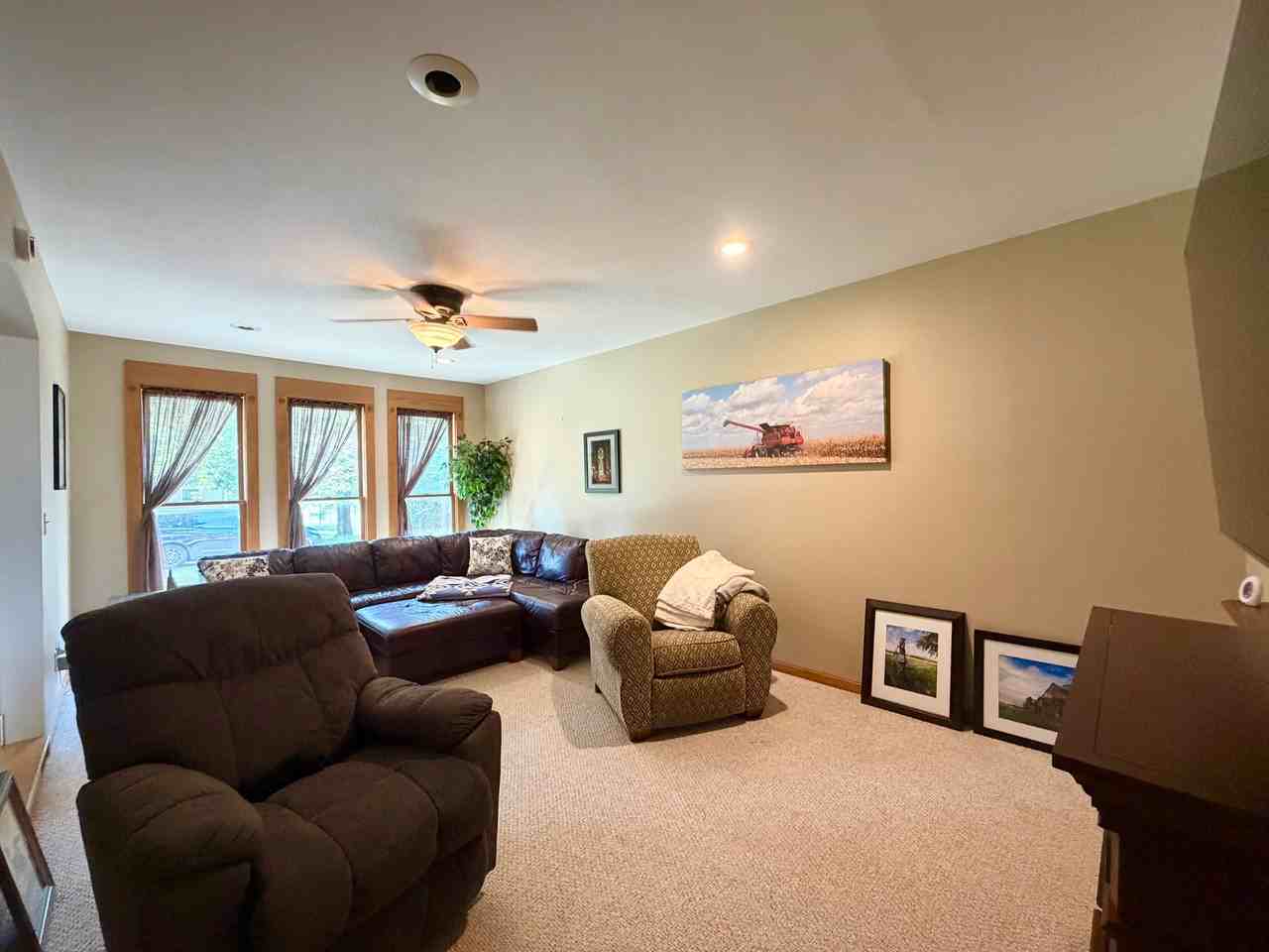 327 W Poplar St - Photo 7 of 21