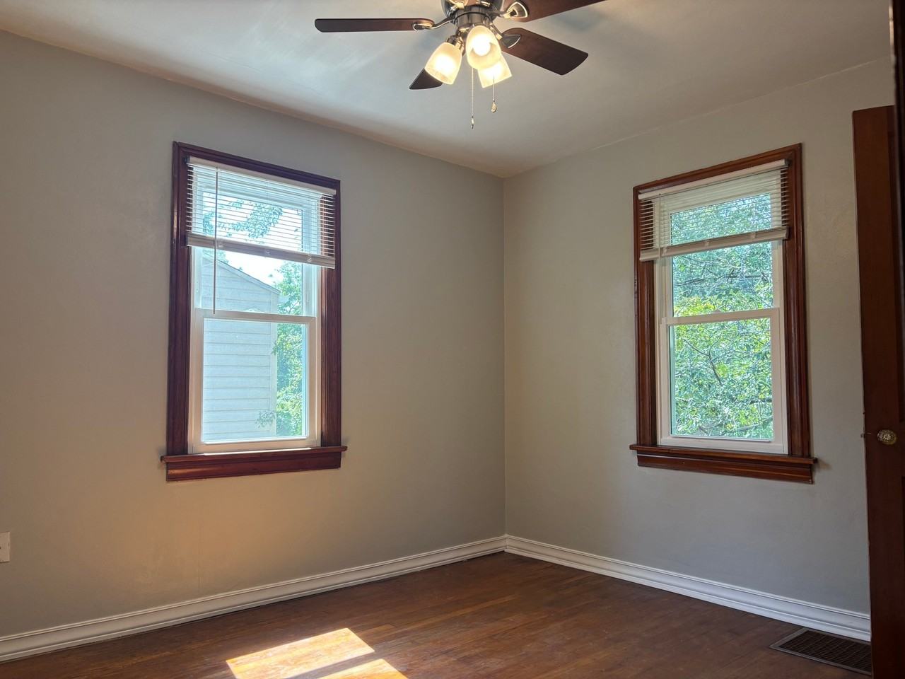3064 Alby St - Photo 5 of 10