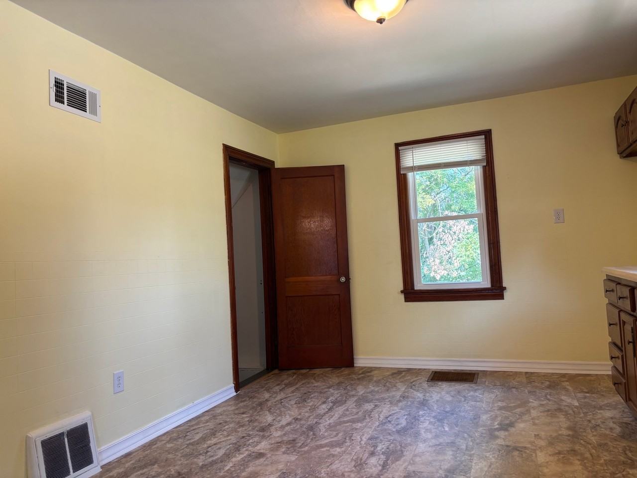 3064 Alby St - Photo 6 of 10