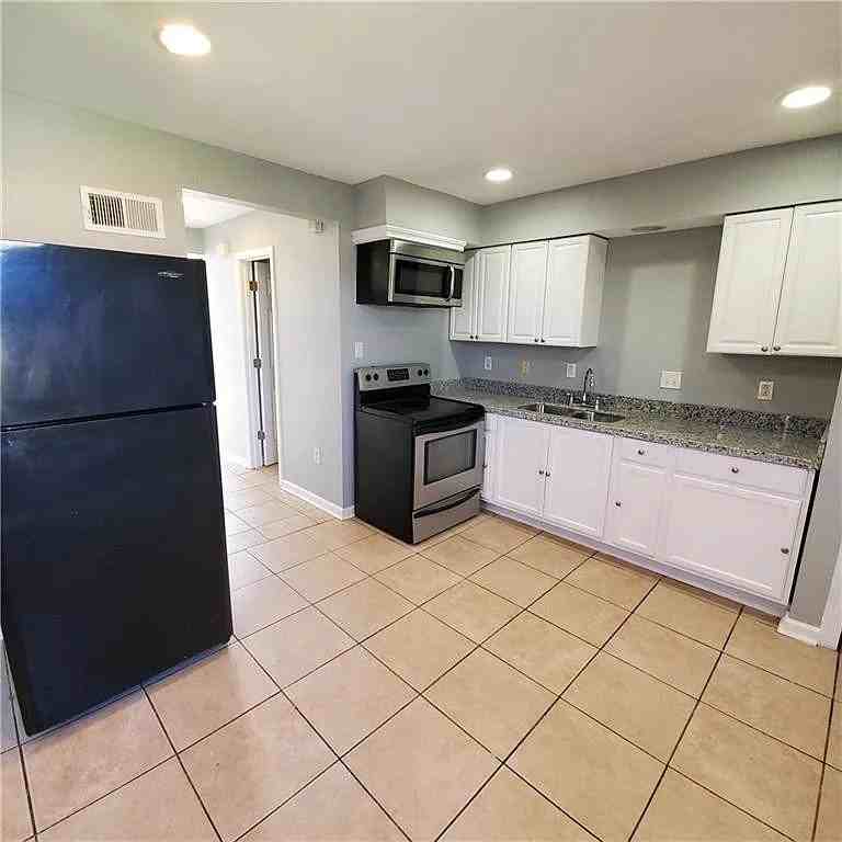 307 E Liberaux St - Photo 3 of 6