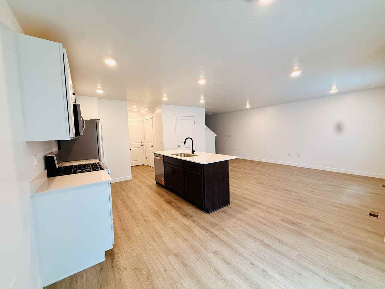 1906 En - Photo 2 of 20