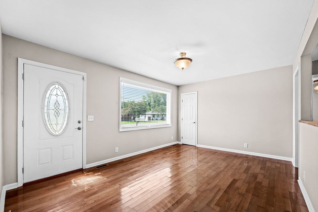 3308 W Hamilton Ave - Photo 3 of 20
