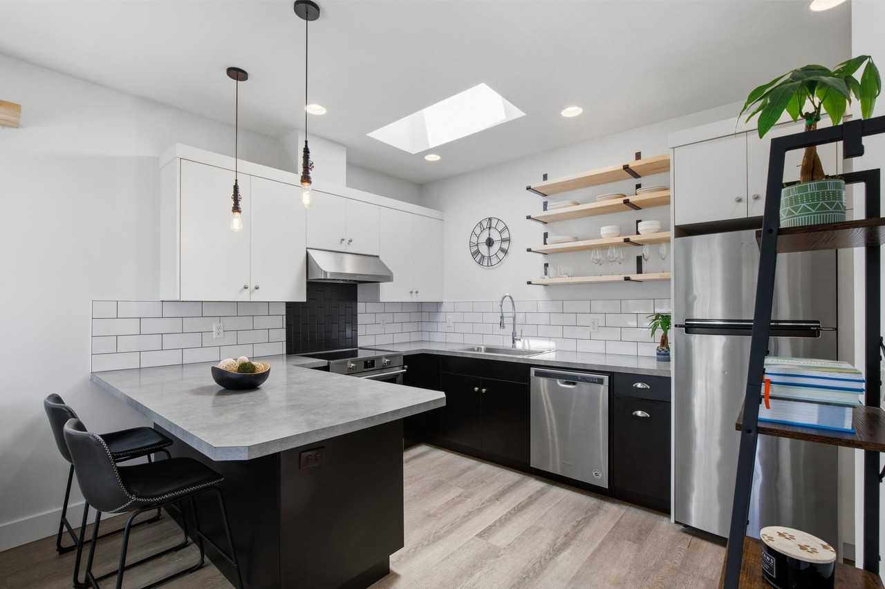1027 Nw Albany Ave #2 - Photo 4 of 17