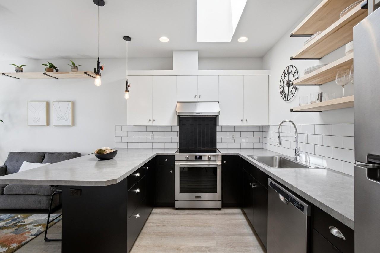 1027 Nw Albany Ave #2 - Photo 5 of 17