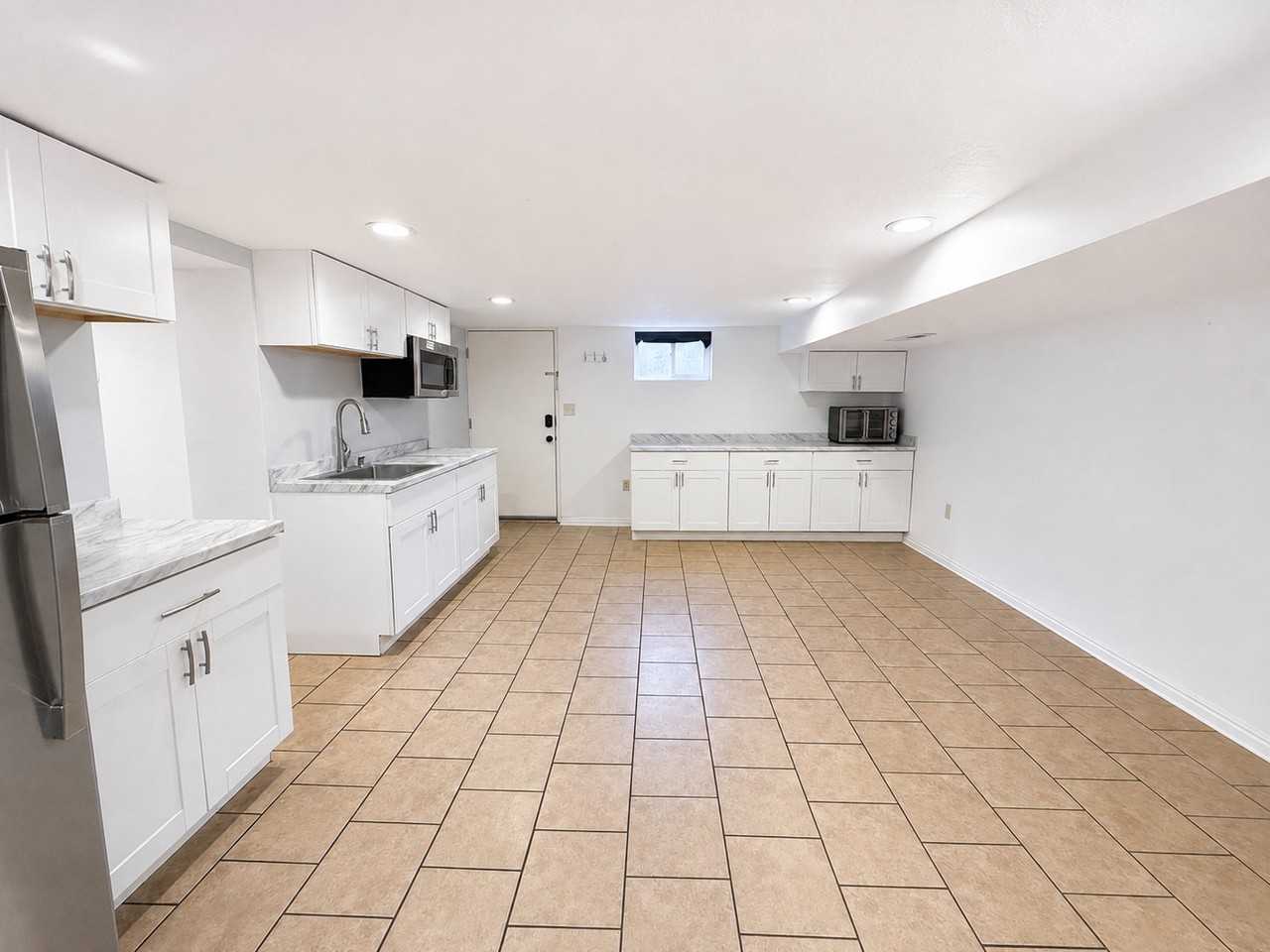 2111 S Wyoming St #B - Photo 4 of 20