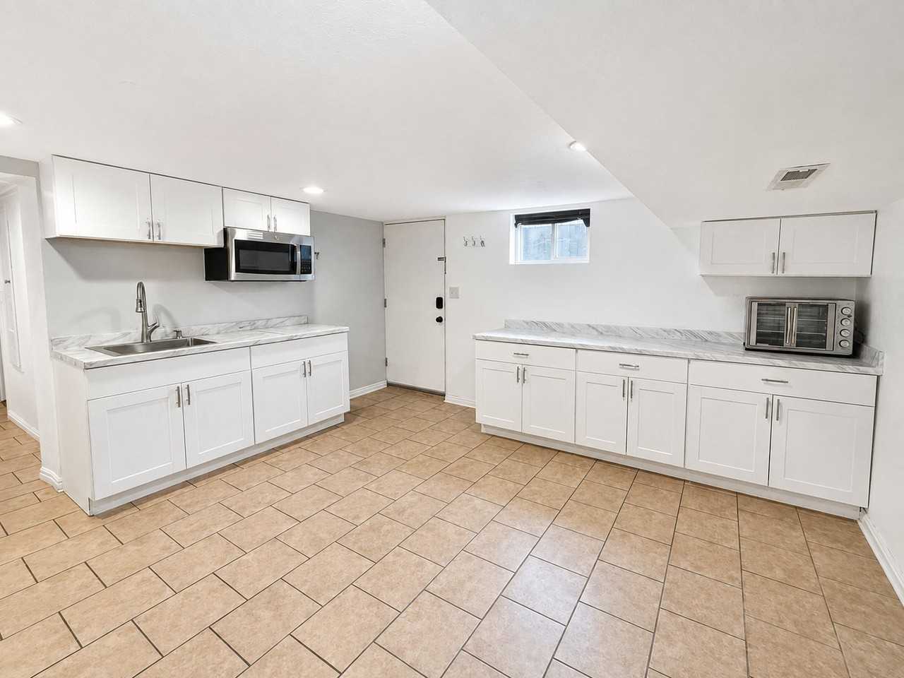 2111 S Wyoming St #B - Photo 5 of 20